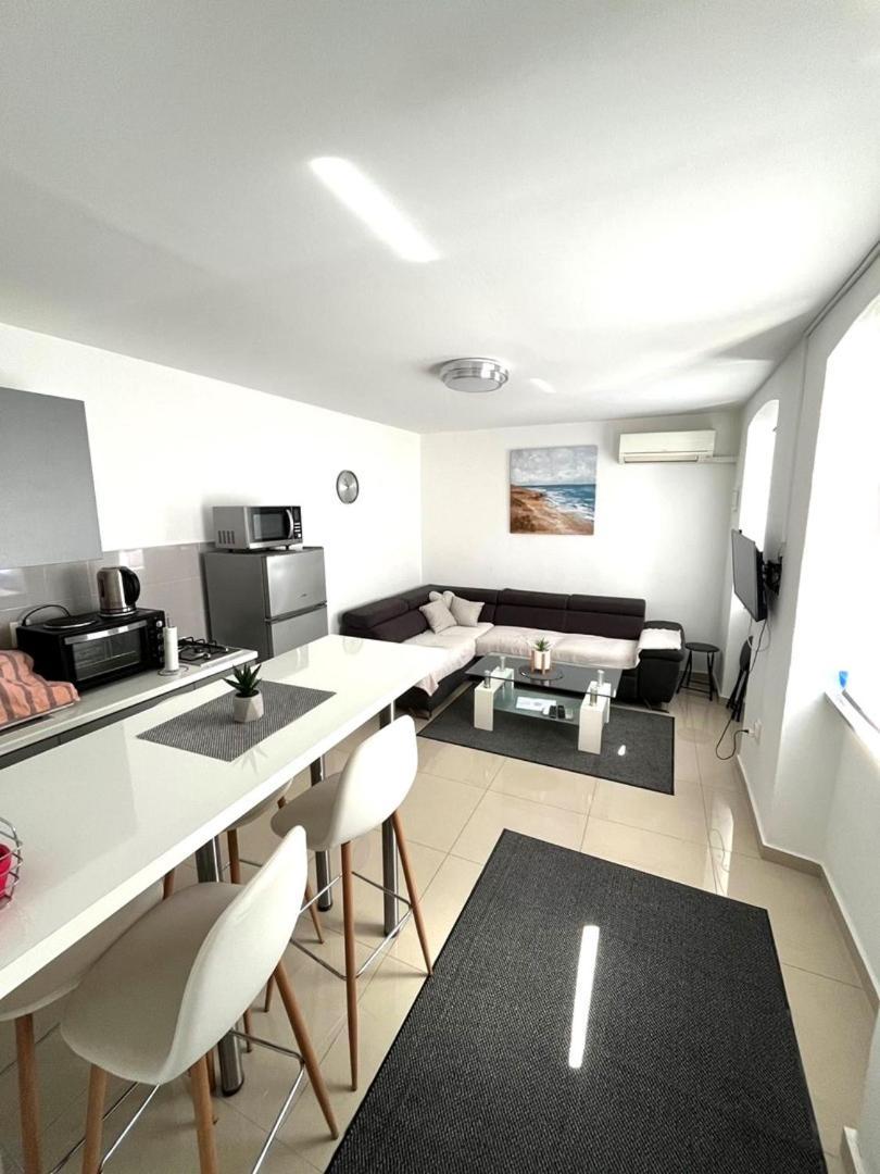 City Centre Apartment With Terrace 2 Pula Exterior foto